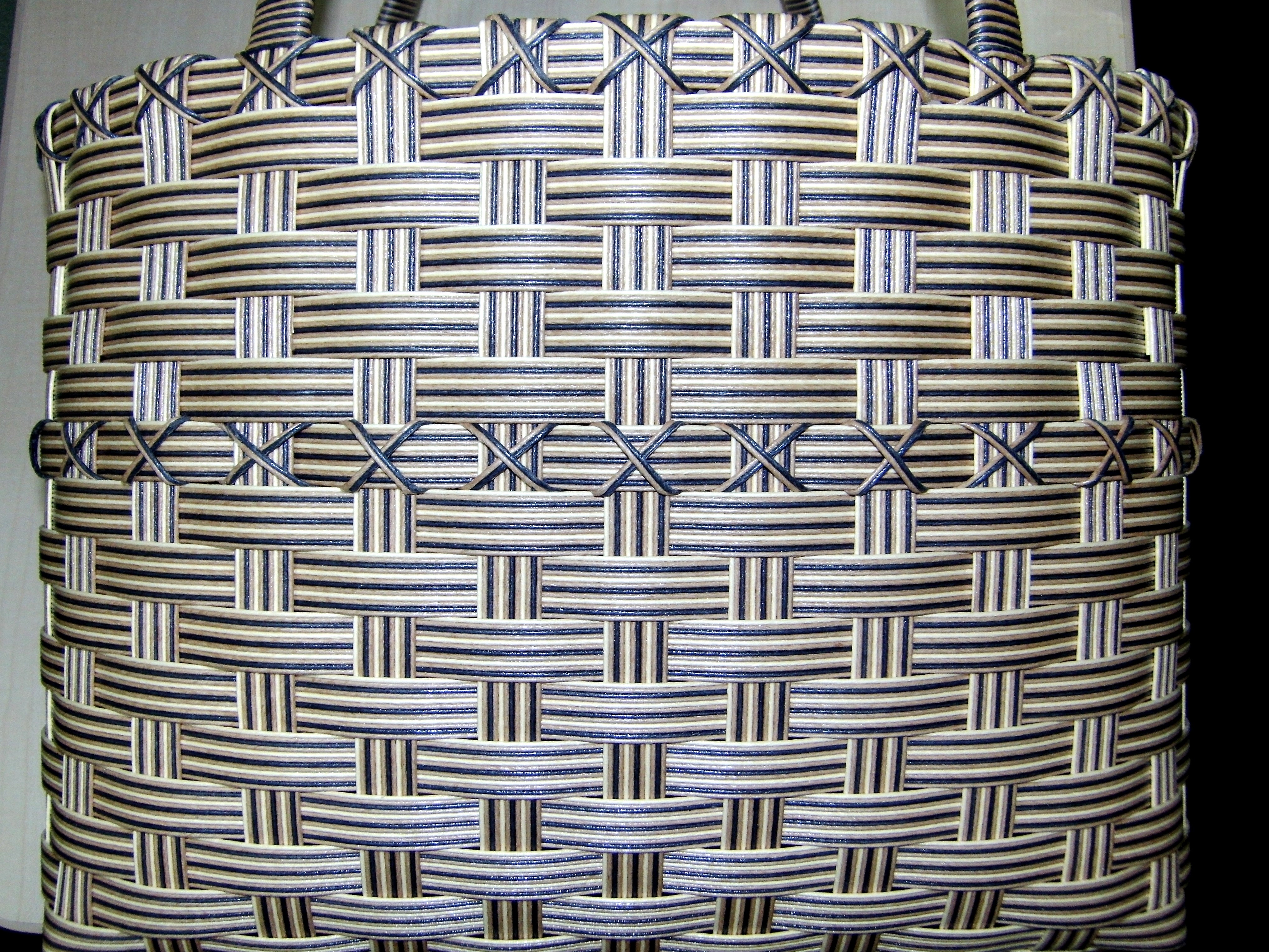 竹で編んだカゴの画像